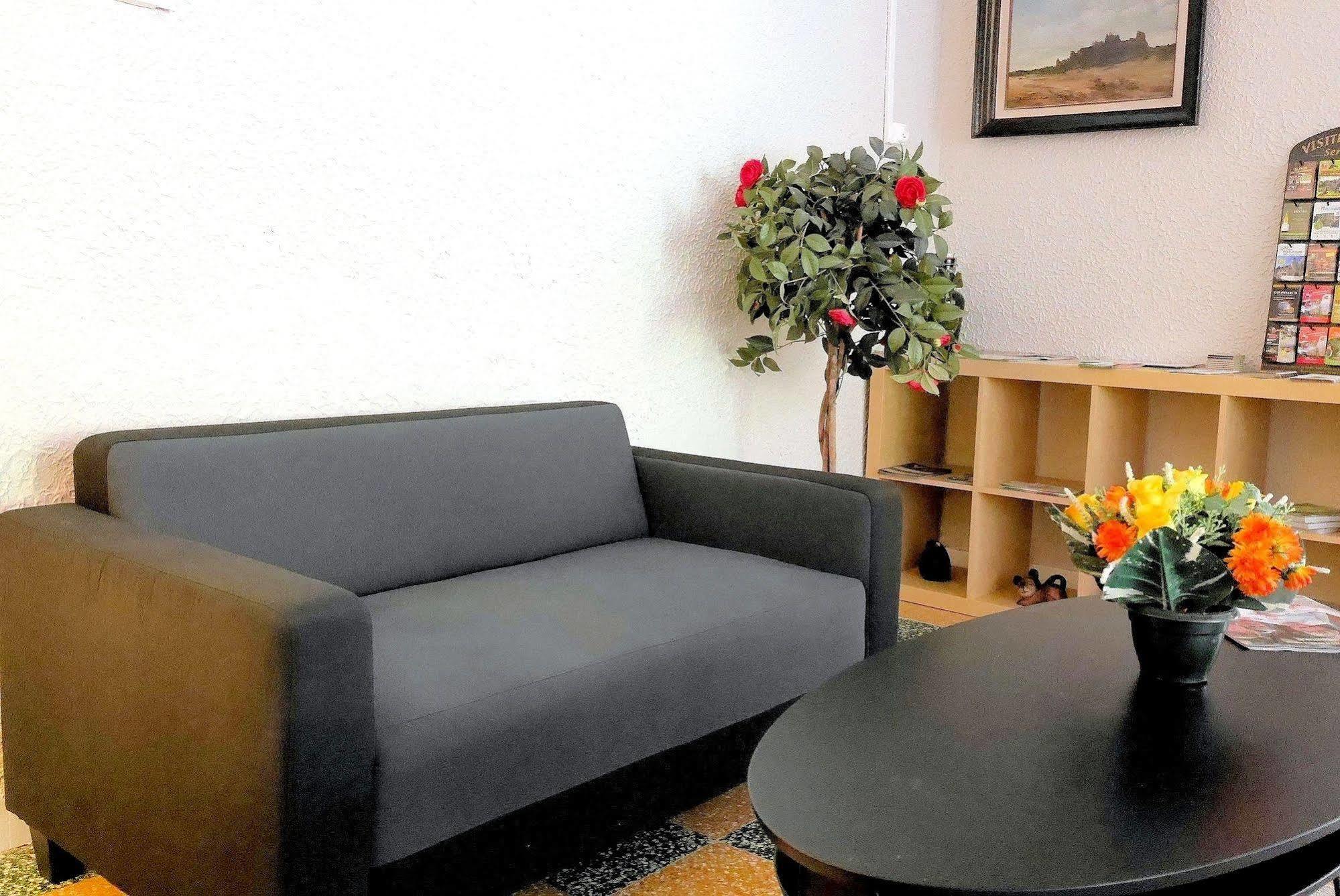 Auberge Le Rabelais Malay-le-Petit Екстер'єр фото